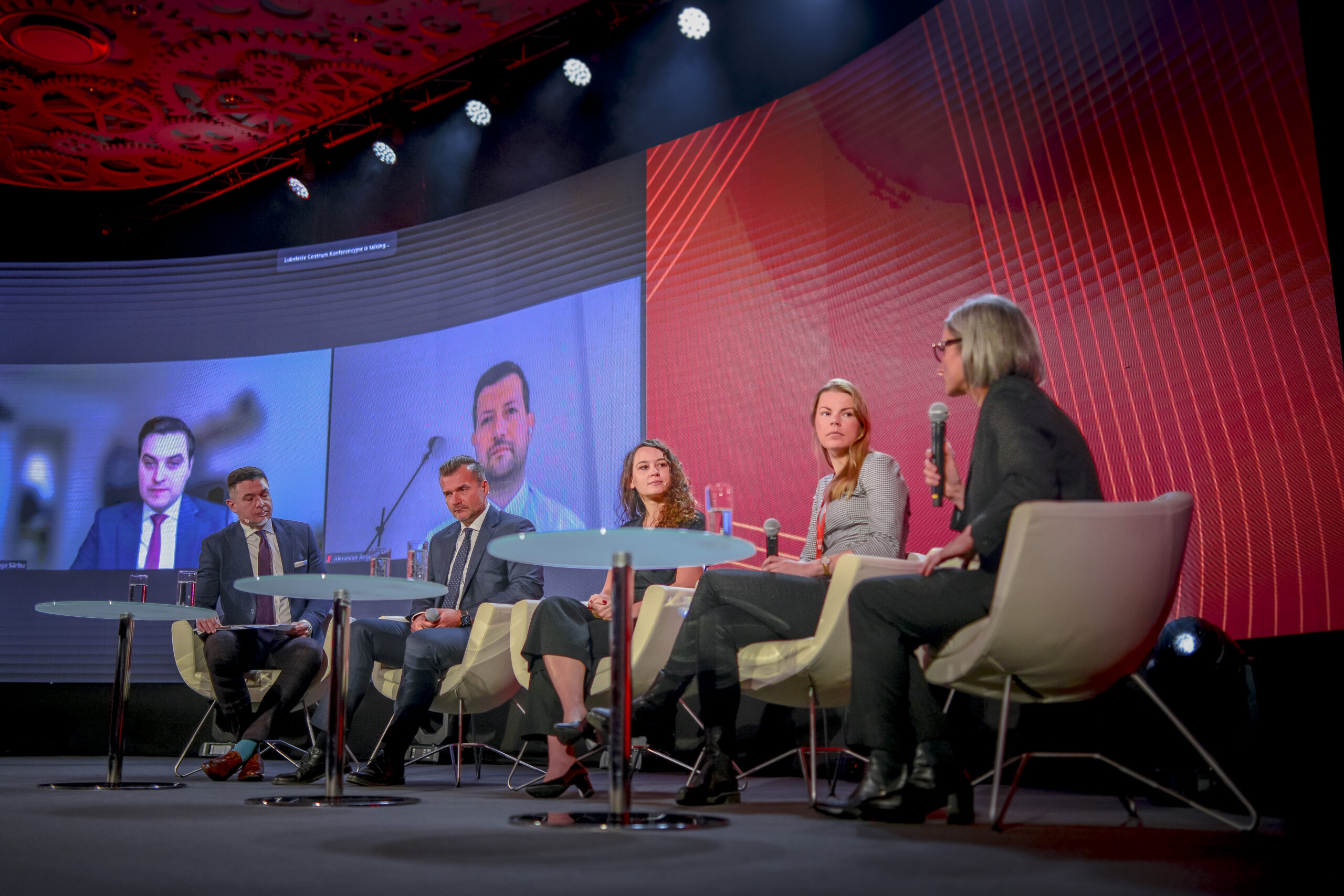 Eksperci na CEE Edu Digital Summit: Cyfrowa transformacja oświaty powinna mieć charakter ewolucyjny, a nie rewolucyjny