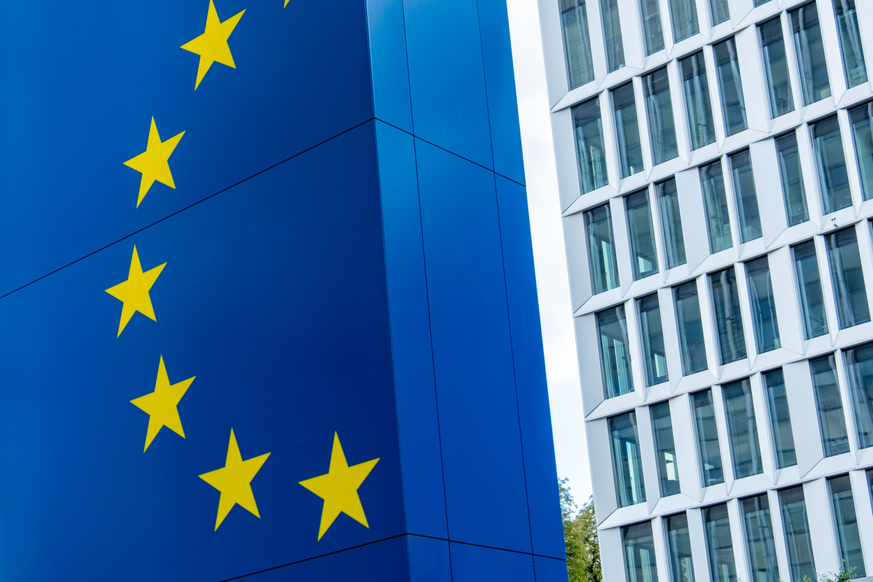 Stanowisko: Europa przegrywa cyfrowy wyścig. Potrzebujemy pilnego uproszczenia unijnych regulacji