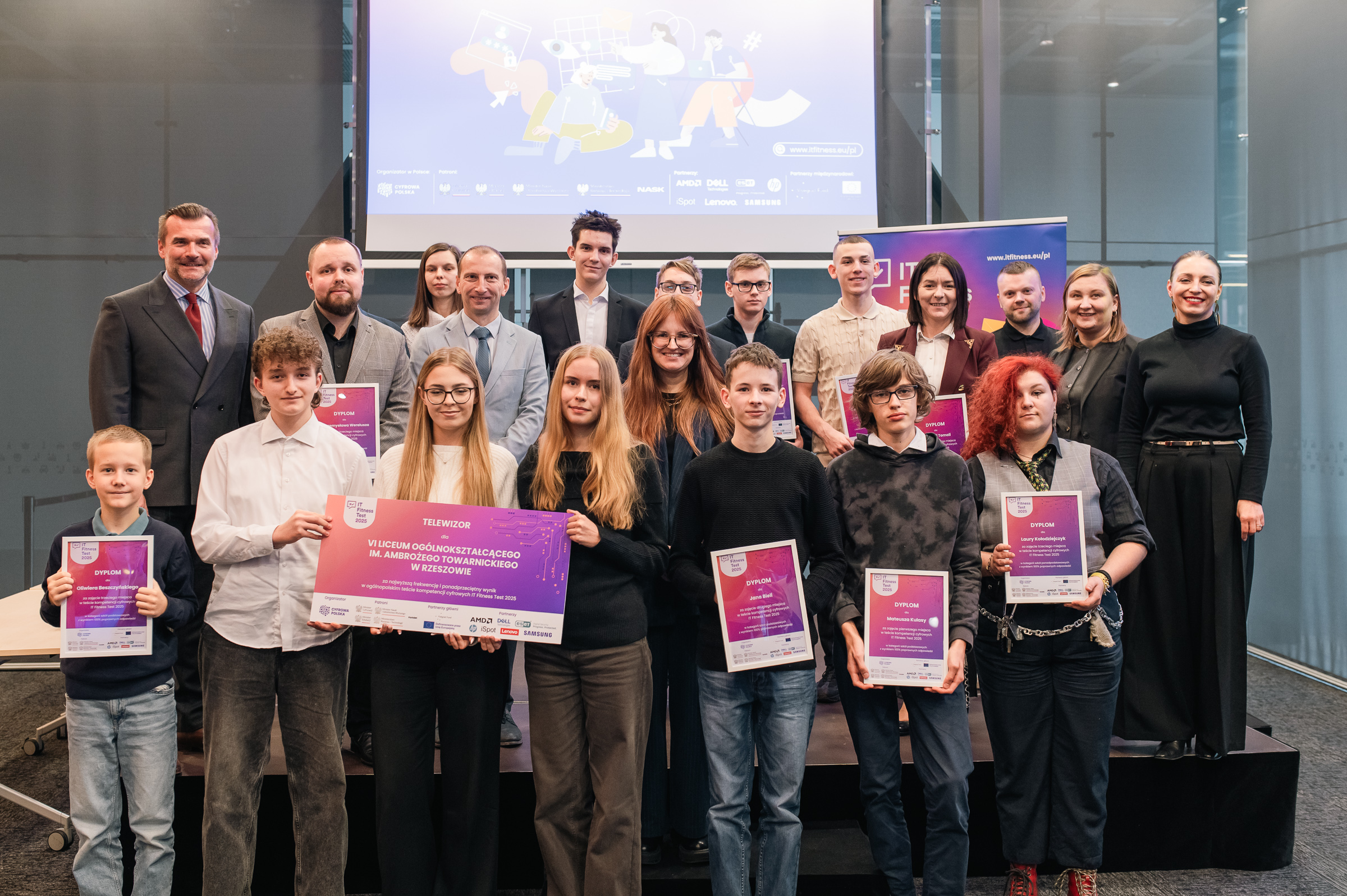 Mistrzowie cyfrowych kompetencji 2025 wyłonieni. Oto lista laureatów IT Fitness Test